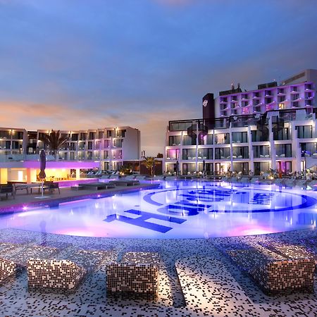 Hard Rock Hotel Ibiza Playa d'en Bossa Ngoại thất bức ảnh The resort at night