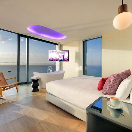 Hard Rock Hotel Ibiza Playa d'en Bossa Ngoại thất bức ảnh A bedroom at the hotel