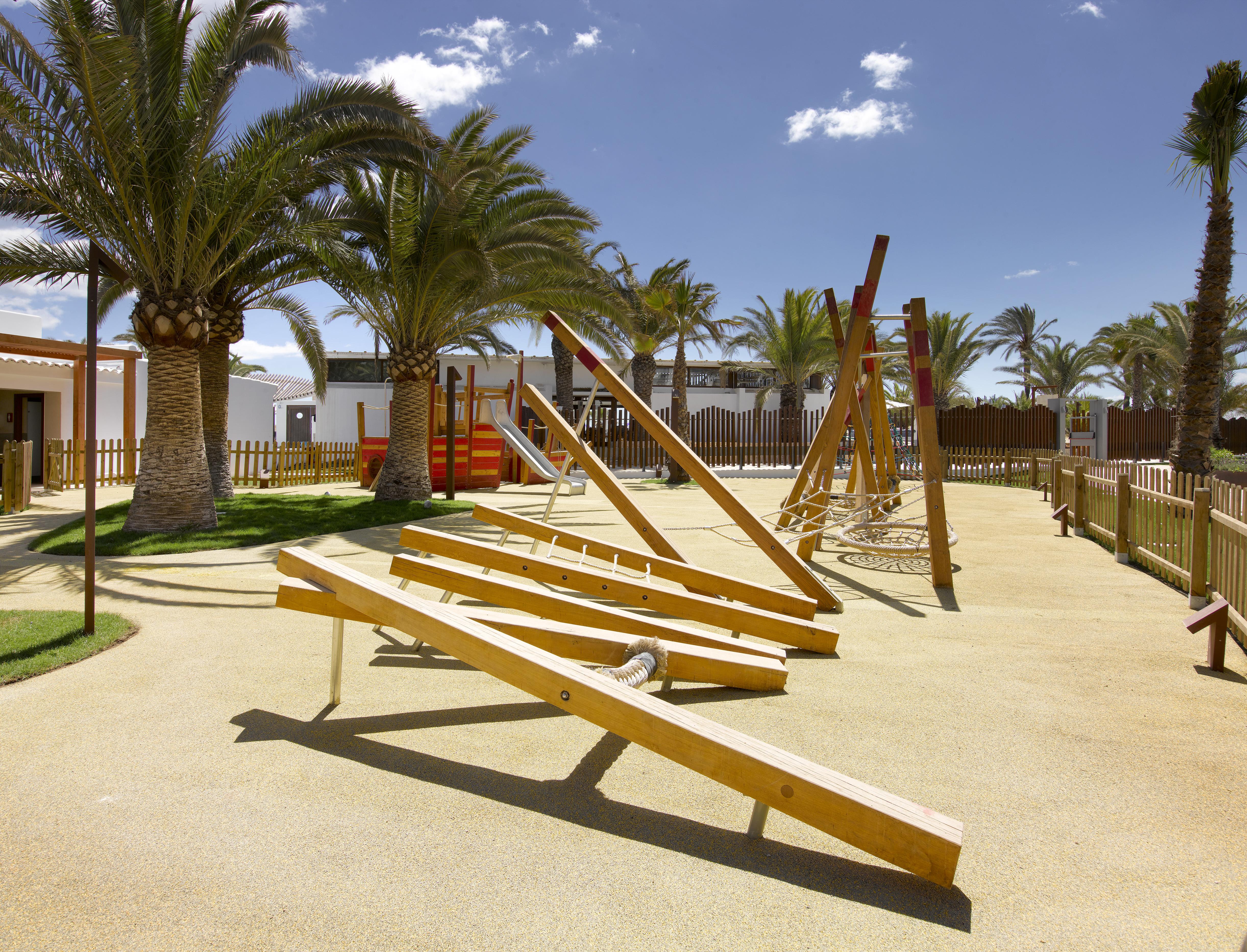 Hard Rock Hotel Ibiza Playa d'en Bossa Ngoại thất bức ảnh Playground at the resort