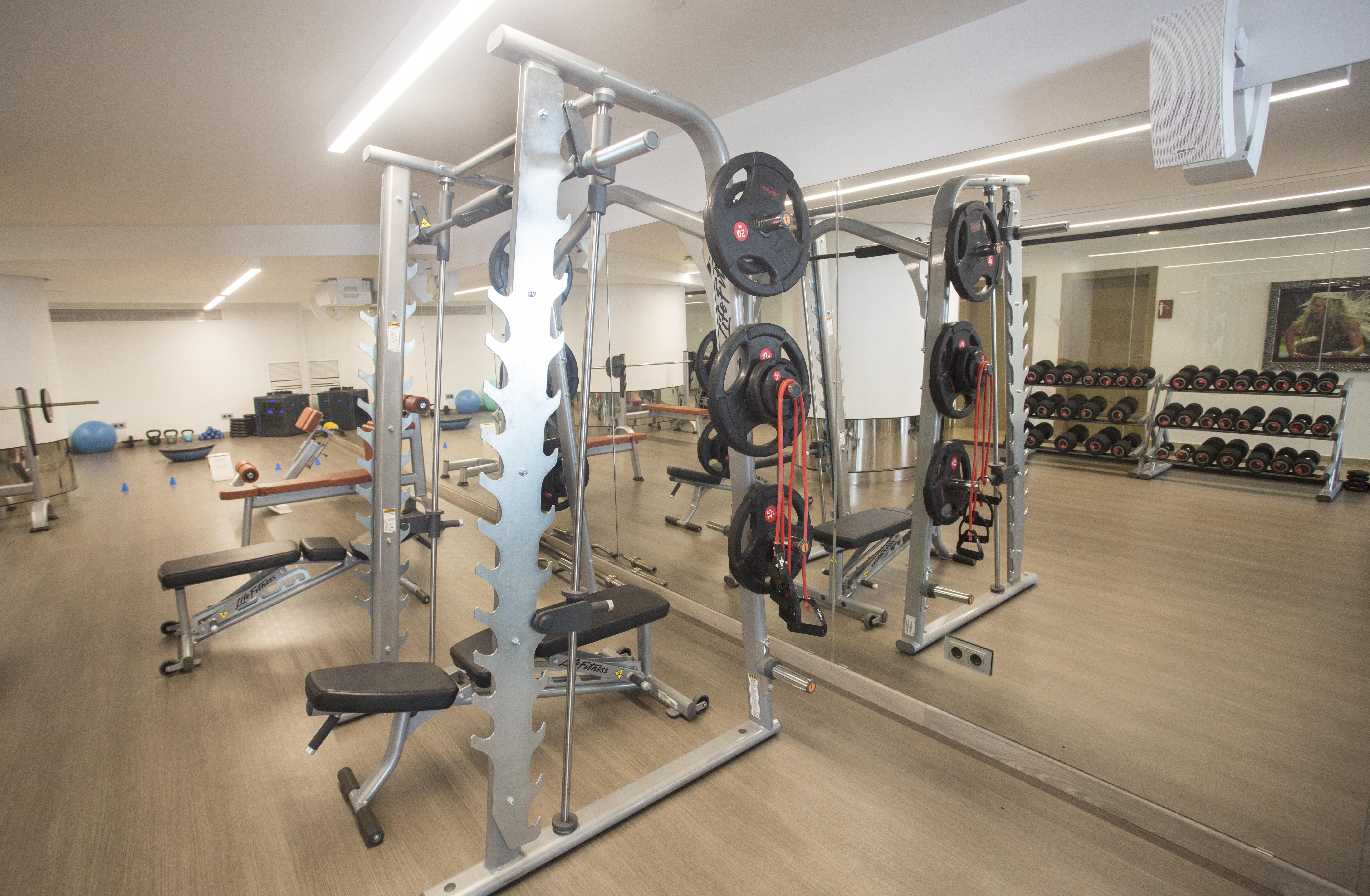 Hard Rock Hotel Ibiza Playa d'en Bossa Ngoại thất bức ảnh The gym at the London Bridge Campus