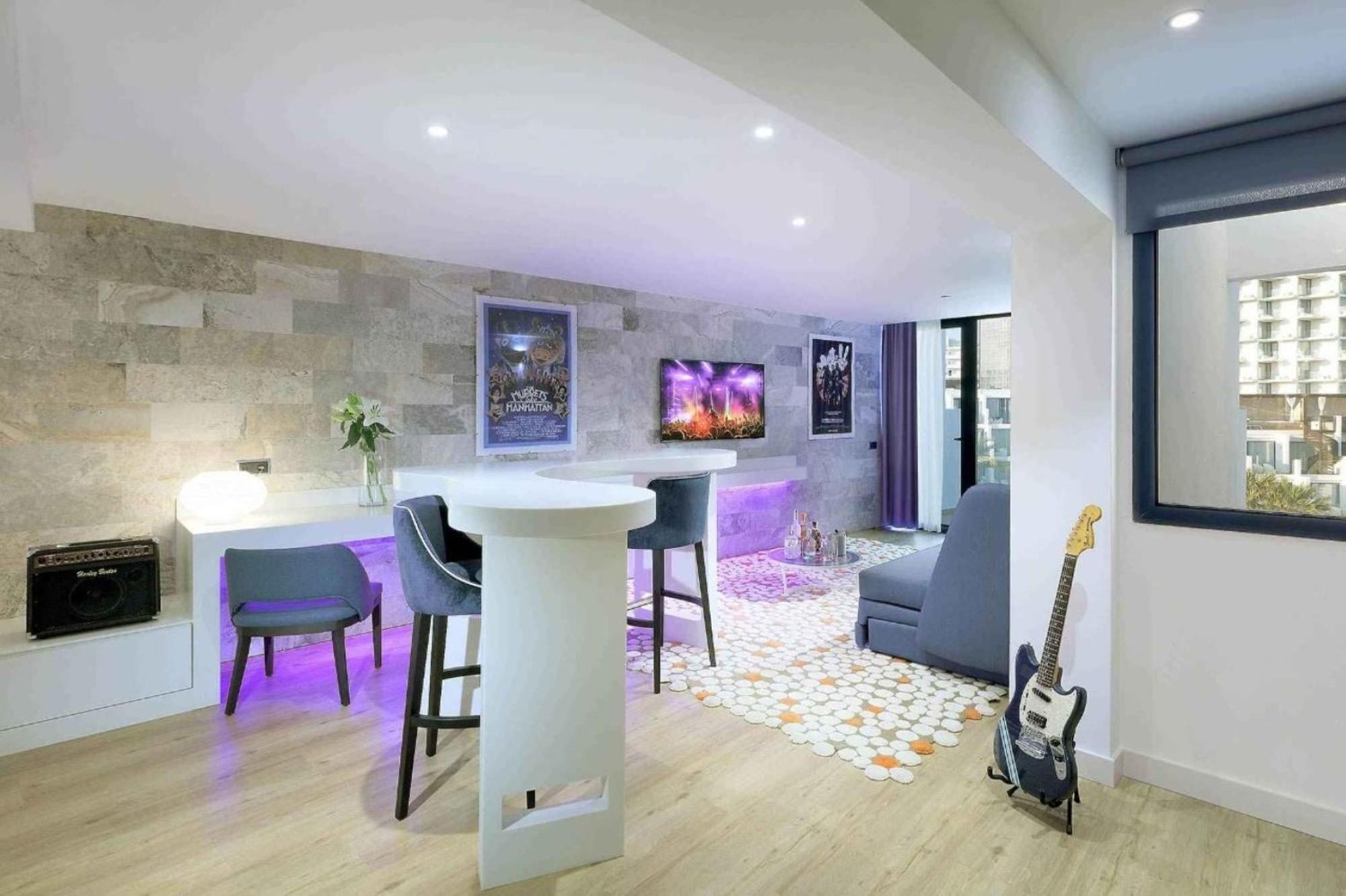 Hard Rock Hotel Ibiza Playa d'en Bossa Ngoại thất bức ảnh The common room at the University of Roehampton